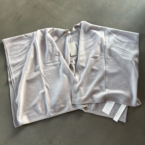 NWT. Poetry, 100% cashmere, wrap around poncho. - Picture 3 of 7